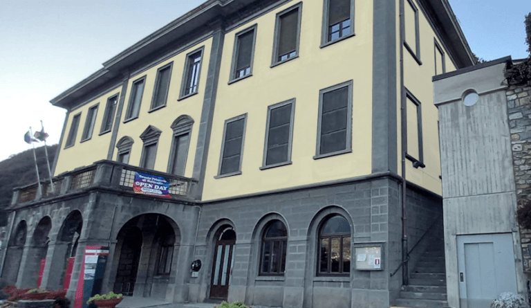 Moltrasio Primaria esterno